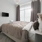 Johanna Apartments